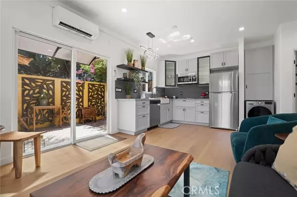 Los Angeles, CA 90068,2258 Helios DR