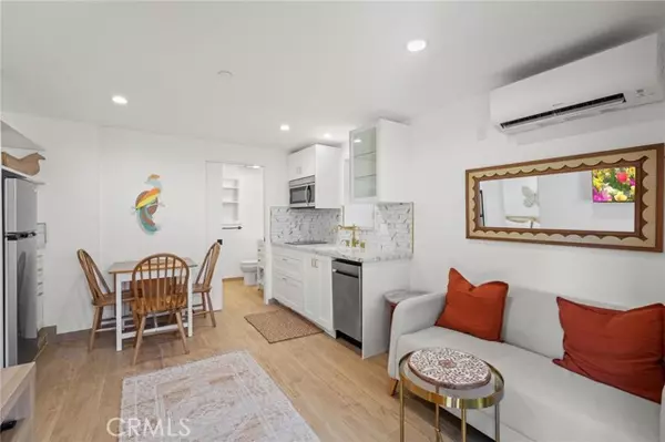 Los Angeles, CA 90068,2258 1/2 Helios DR