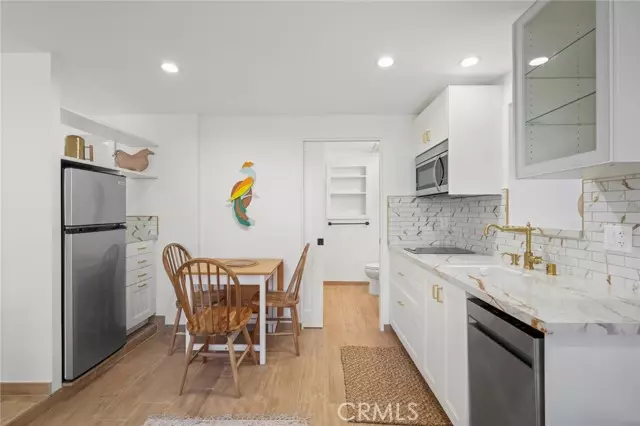 Los Angeles, CA 90068,2258 1/2 Helios DR