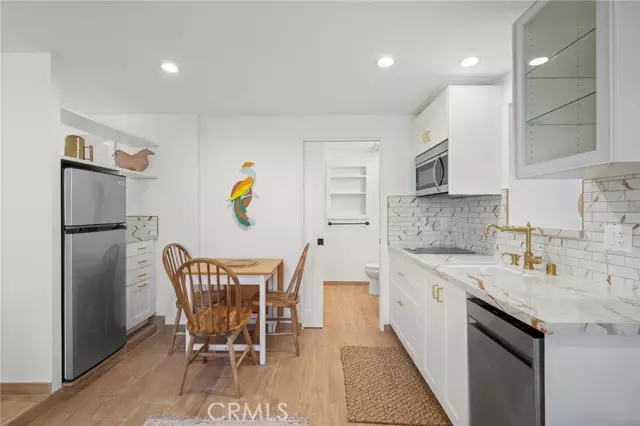 Los Angeles, CA 90068,2258 1/2 Helios DR