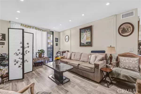 Los Angeles, CA 90042,4040 Via Marisol # 123