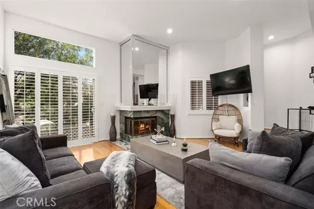18730 Hatteras ST 46, Tarzana, CA 91356