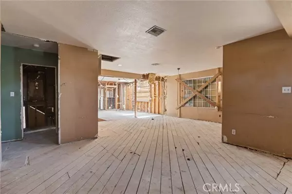 Reseda, CA 91335,19448 Kittridge ST