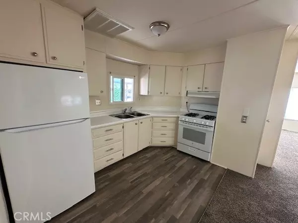 Hemet, CA 92544,880 N Lake Street 53
