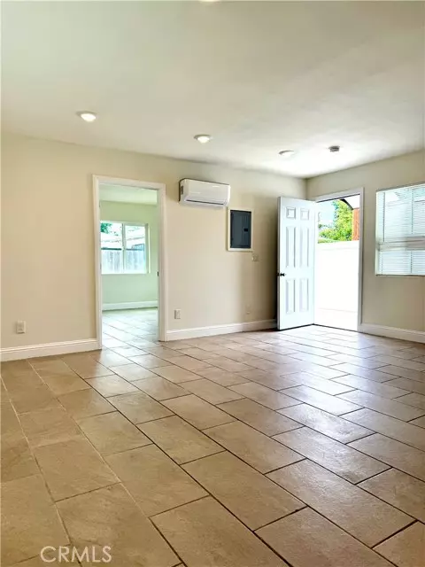 Reseda, CA 91335,6515 White Oaks