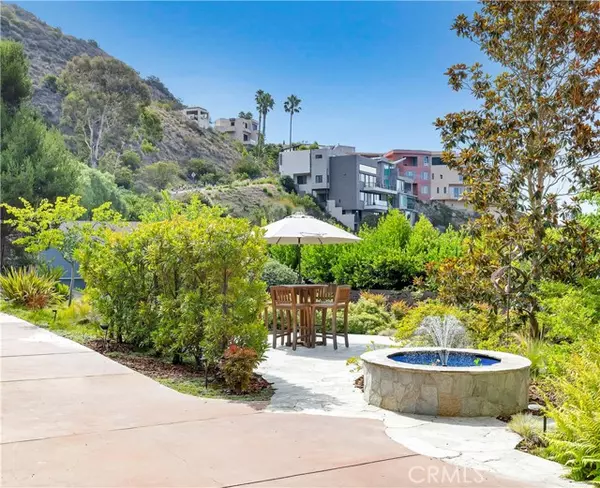 Laguna Beach, CA 92651,480 Nyes PL