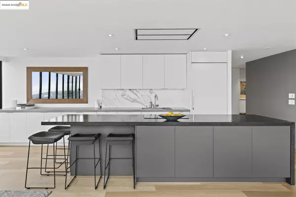 Oakland, CA 94610,565 Bellevue Ave. 2101