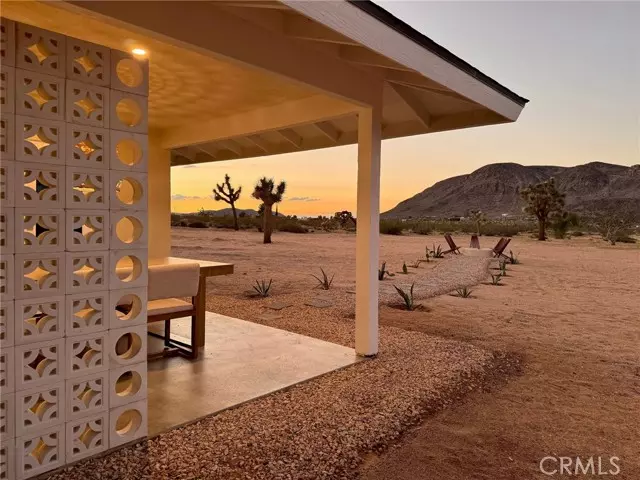 Landers, CA 92285,59676 Mitch RD