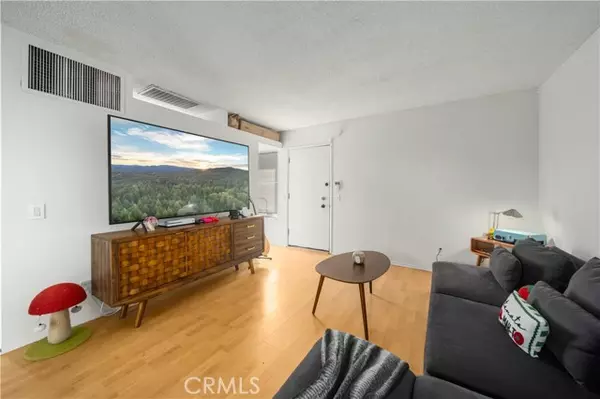 Valencia, CA 91355,23515 Lyons AVE S7