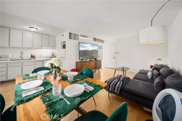 Valencia, CA 91355,23515 Lyons AVE S7