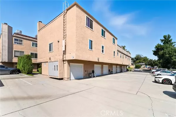 Brea, CA 92821,334 S Walnut 13