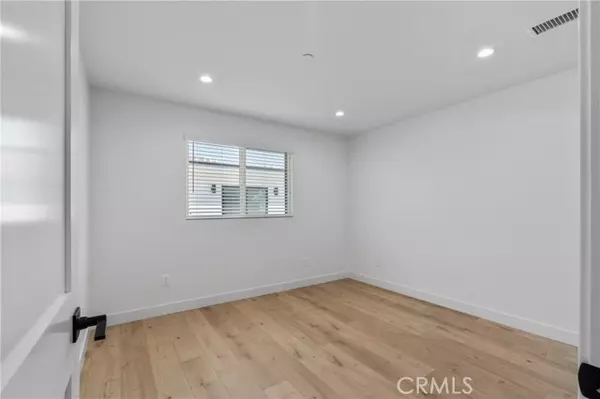 Granada Hills, CA 91344,11142 Woodley AVE 1/2