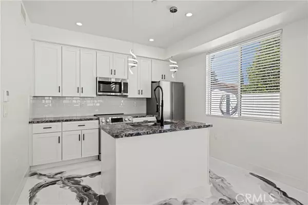 Van Nuys, CA 91405,15211 Cohasset