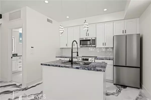 Van Nuys, CA 91405,15211 Cohasset