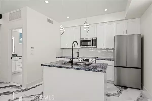 Van Nuys, CA 91405,15211 Cohasset