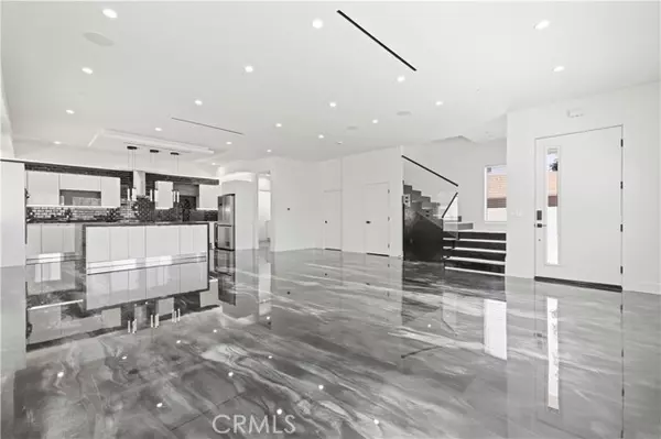 Van Nuys, CA 91405,15209 Cohasset