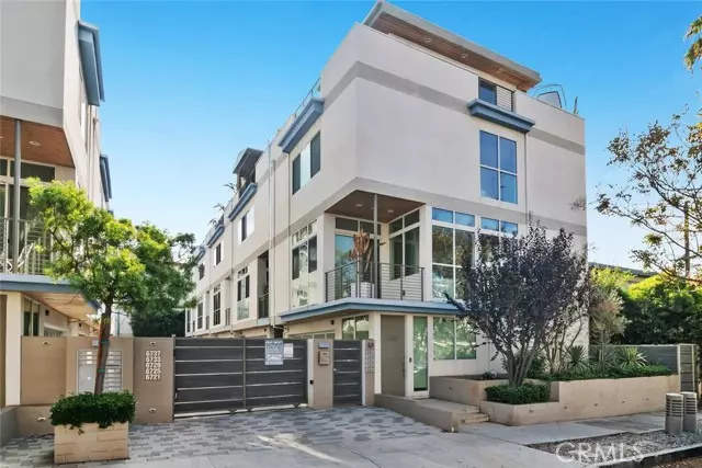 6736 W Hepburn WAY, Los Angeles, CA 90038