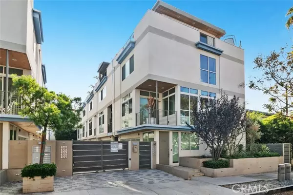 6736 W Hepburn WAY, Los Angeles, CA 90038