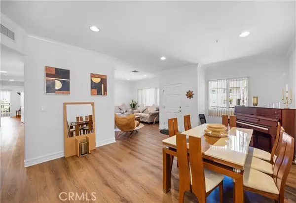 Burbank, CA 91501,565 E San Jose 204