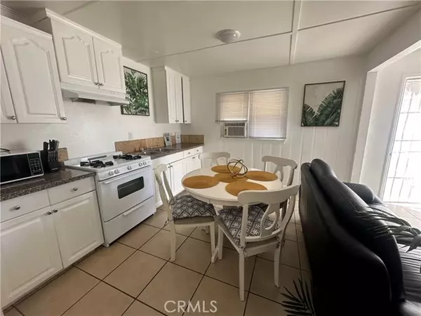 Bellflower, CA 90706,9723 Belmont 1/2