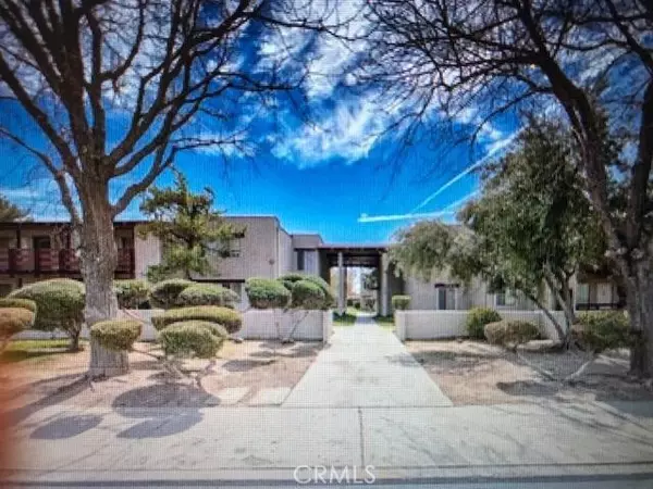 2040 W Avenue J13 7, Lancaster, CA 93536