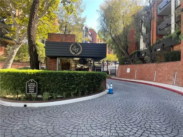4720 Park Encino Ln 220, Encino, CA 91436