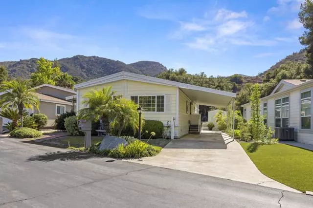 8975 Lawrence Welk 2, Escondido, CA 92026