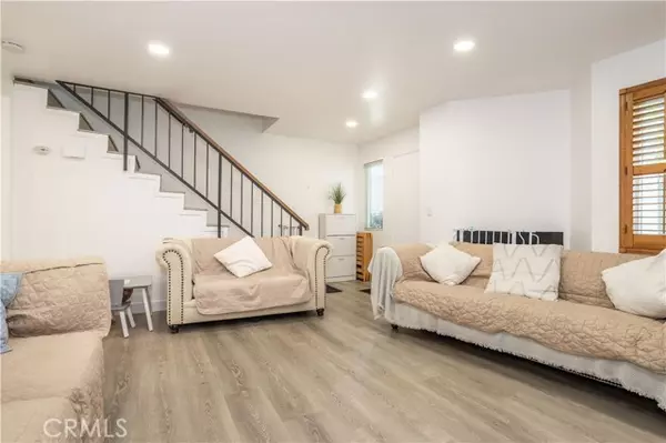 Reseda, CA 91335,19221 Sherman WAY 18