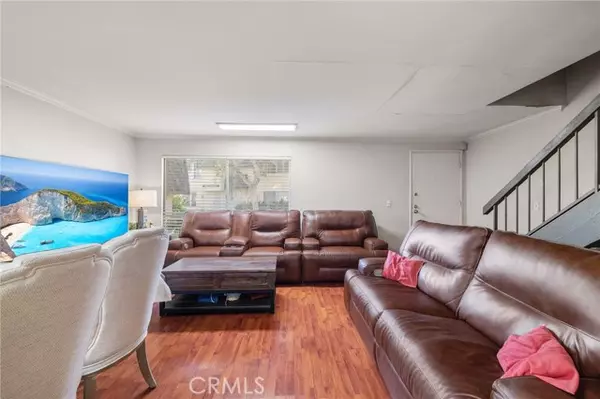 Reseda, CA 91335,6511 Wystone AVE 4