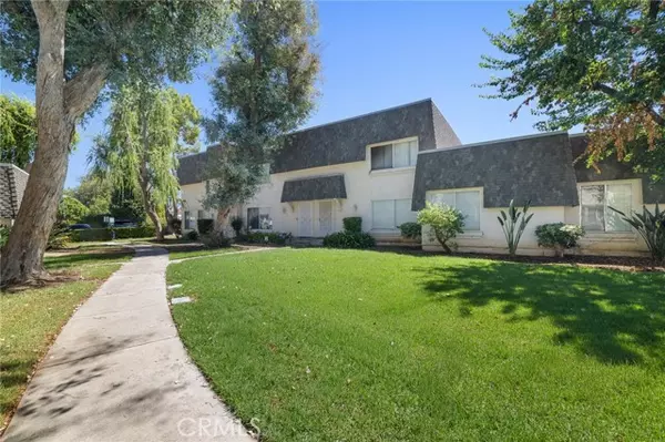 Reseda, CA 91335,6511 Wystone AVE 4