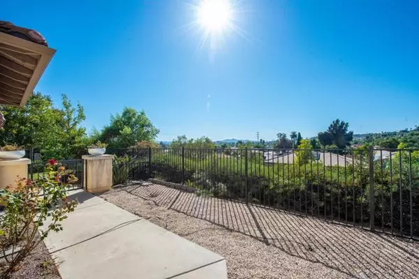 Escondido, CA 92027,2402 Honeybell LN