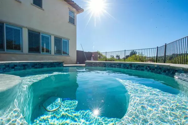 Escondido, CA 92027,2402 Honeybell LN