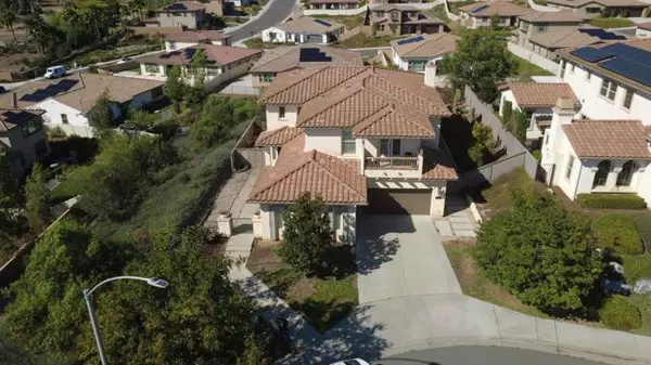 Escondido, CA 92027,2402 Honeybell LN