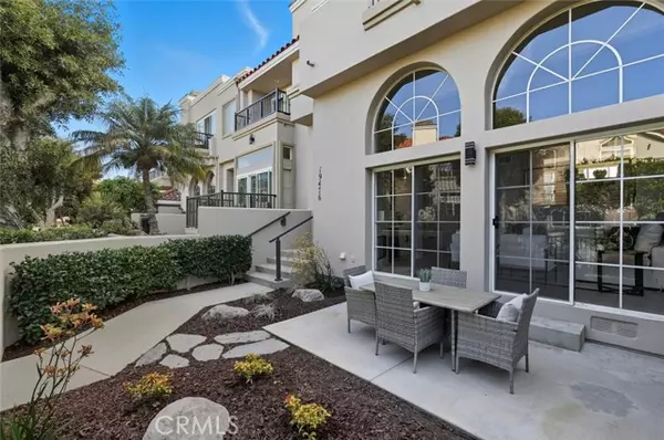 Huntington Beach, CA 92648,19476 Riverdale LN