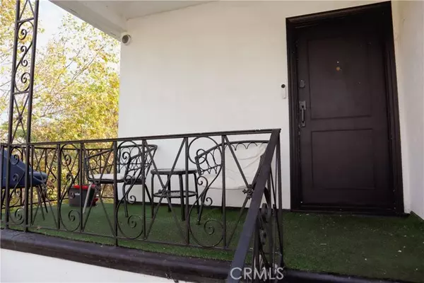 Los Angeles, CA 90019,1247 S Sycamore AVE