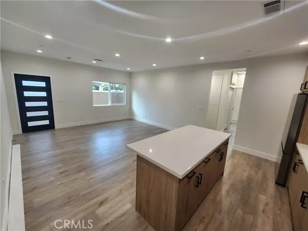 Van Nuys, CA 91405,7126 Matilija