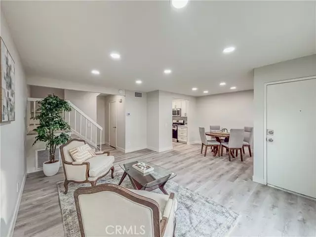 12302 Runnymede ST 4, North Hollywood, CA 91605