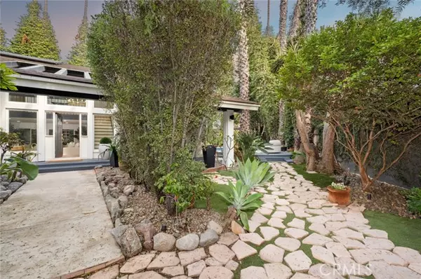 Costa Mesa, CA 92626,2716 Skylark CIR