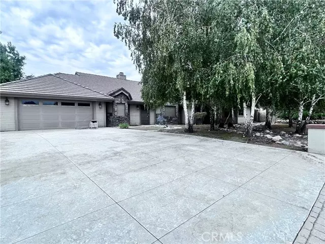 Yucaipa, CA 92399,13054 Oak Crest DR