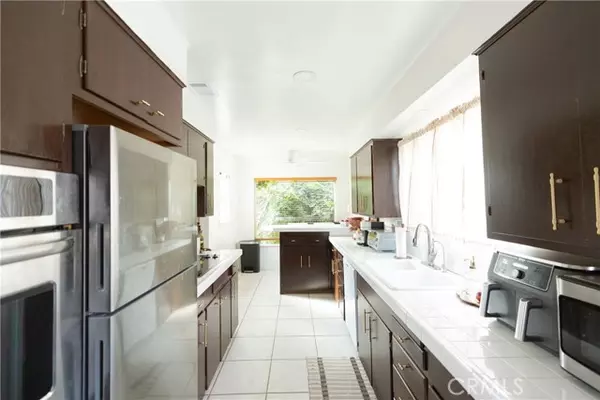 Santa Ana, CA 92701,715 E McFadden