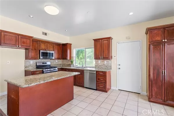 Redlands, CA 92374,1763 Naples AVE