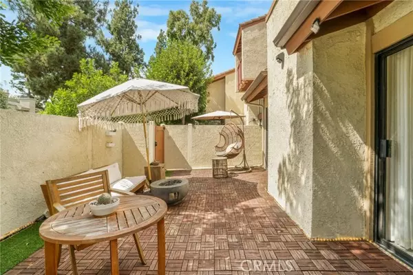 Woodland Hills, CA 91367,21551 Burbank 120