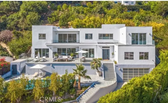 12148 Travis ST, Los Angeles, CA 90049