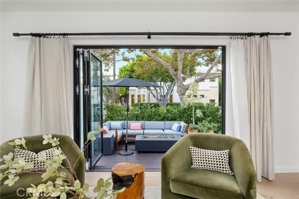 Los Angeles, CA 90046,800 N Formosa