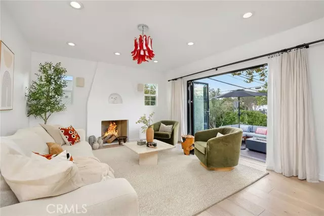 Los Angeles, CA 90046,800 N Formosa