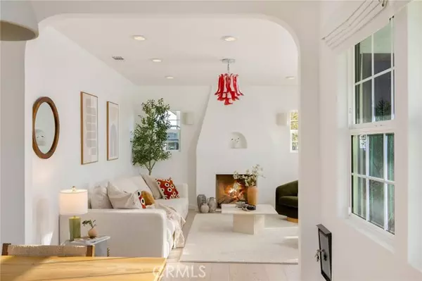 Los Angeles, CA 90046,800 N Formosa