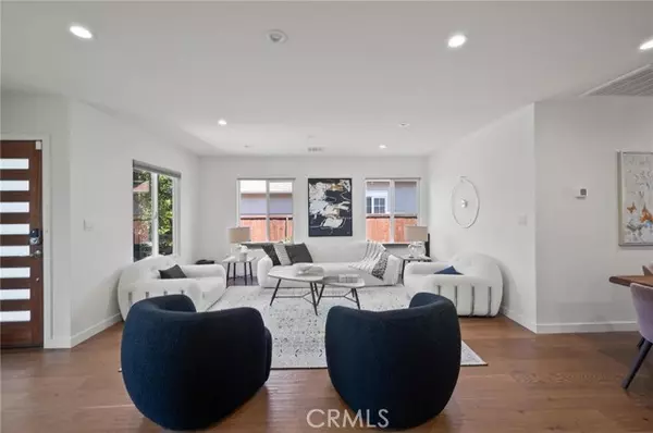 Encino, CA 91316,17642 Calvert ST