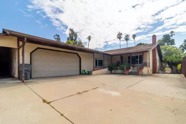 Vista, CA 92084,935 Crescent Dr