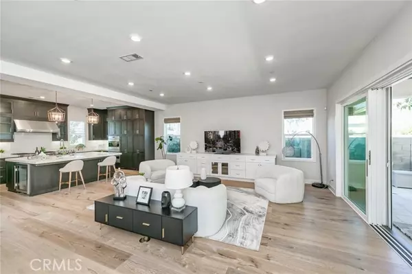 Irvine, CA 92618,66 Bolide