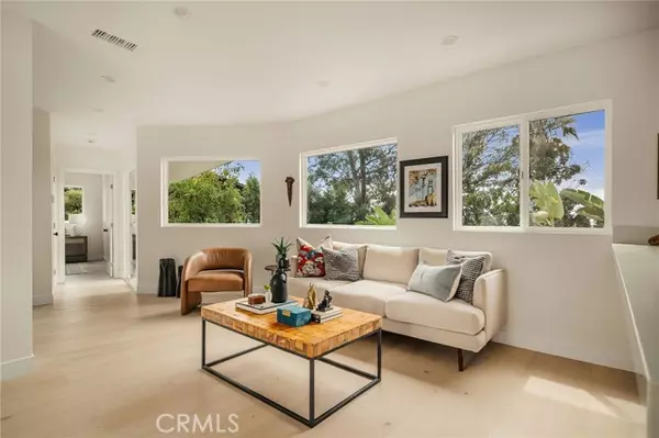 Los Angeles, CA 90027,3950 Franklin AVE